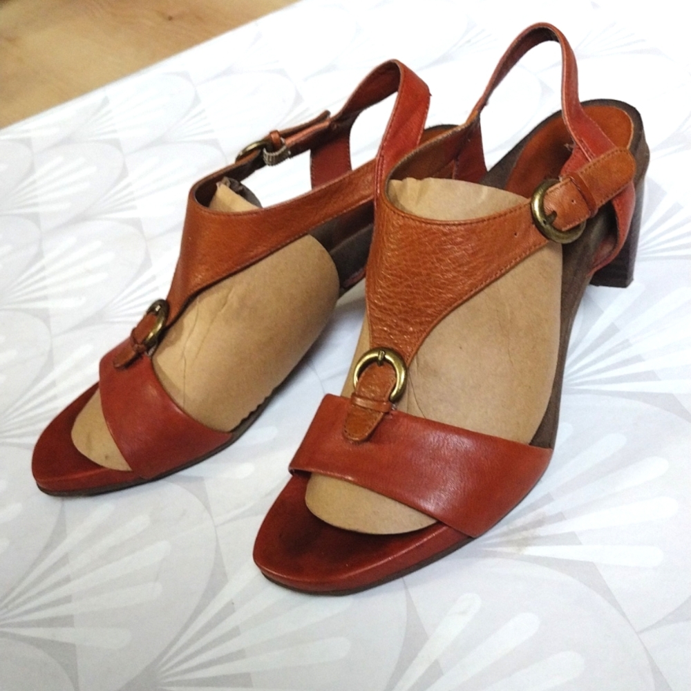Essence by aetrex leather heels